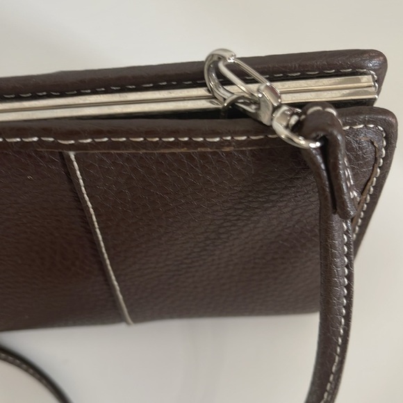 Tommy Hilfiger Brown Leather Clutch Crossbody Bag with Detachable Strap - Picture 11 of 12